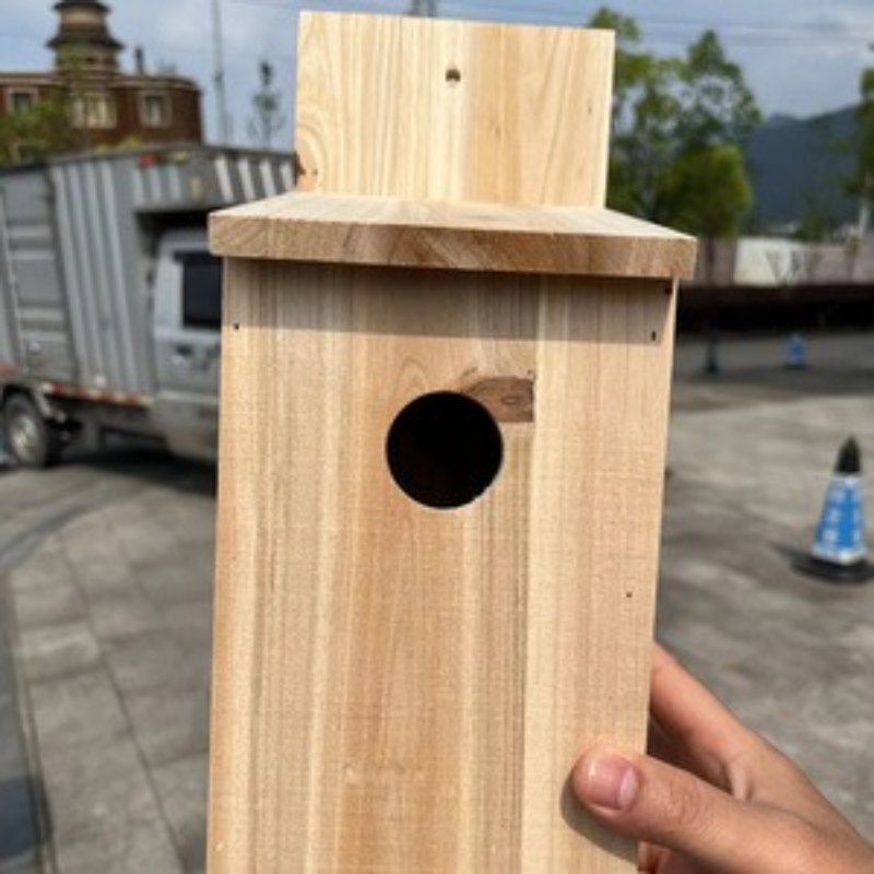 Houten vogelhuisje voor buiten - Outdoor Kids In An Indoor World recensie en prijs