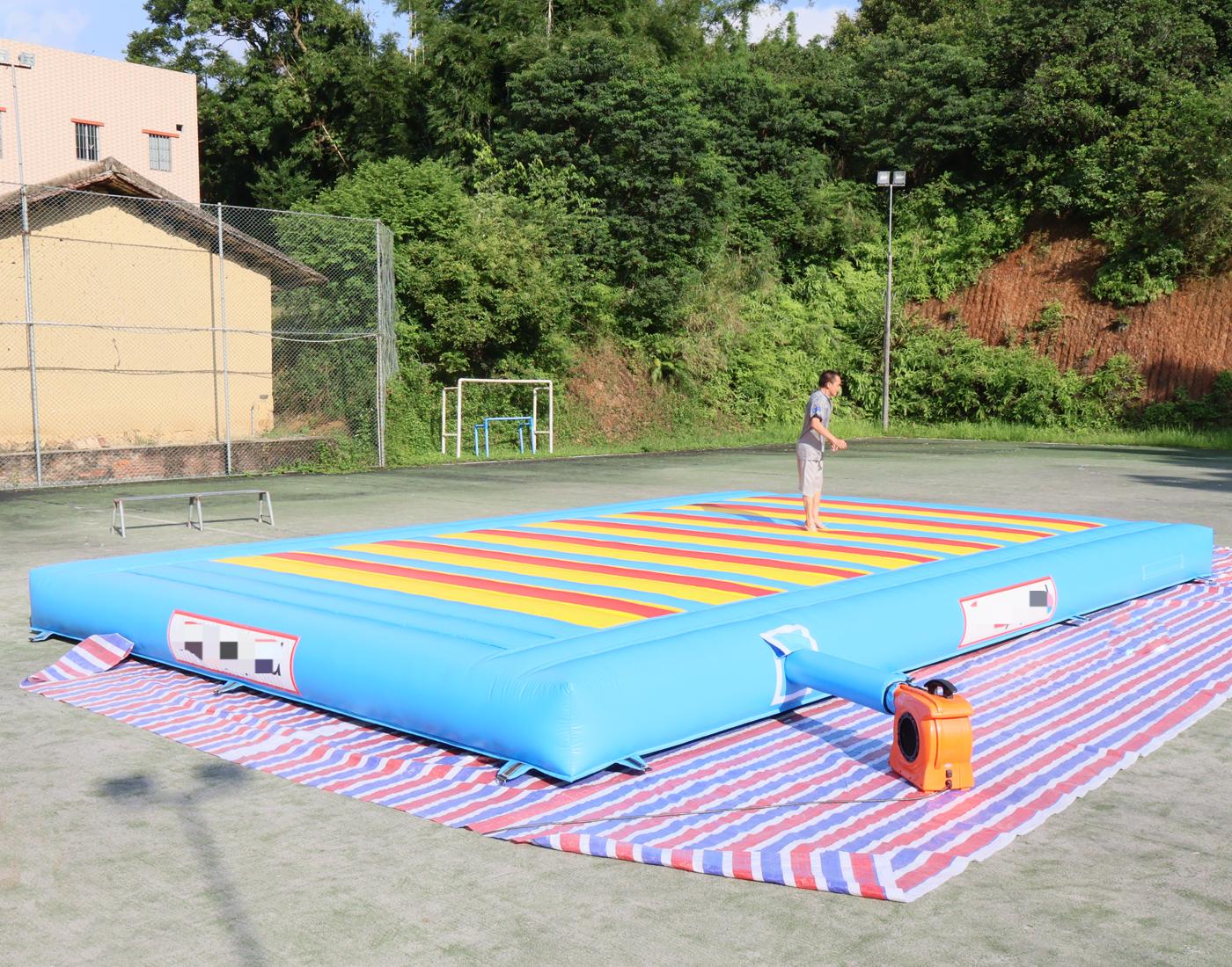Opblaasbaar springkussen voor  - Kids Outdoor Gym recensie en prijs